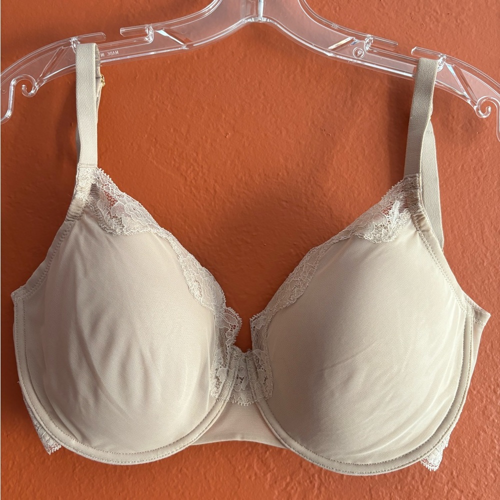 Natori Lace-Trim T-Shirt Bra in Cream